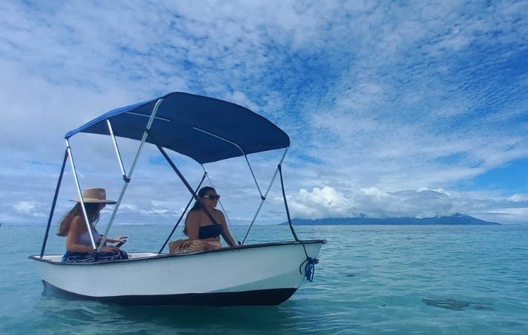 Location de bateau sans permis à Puna'auia à Tahiti pour les promenades et la pêche sur le lagon